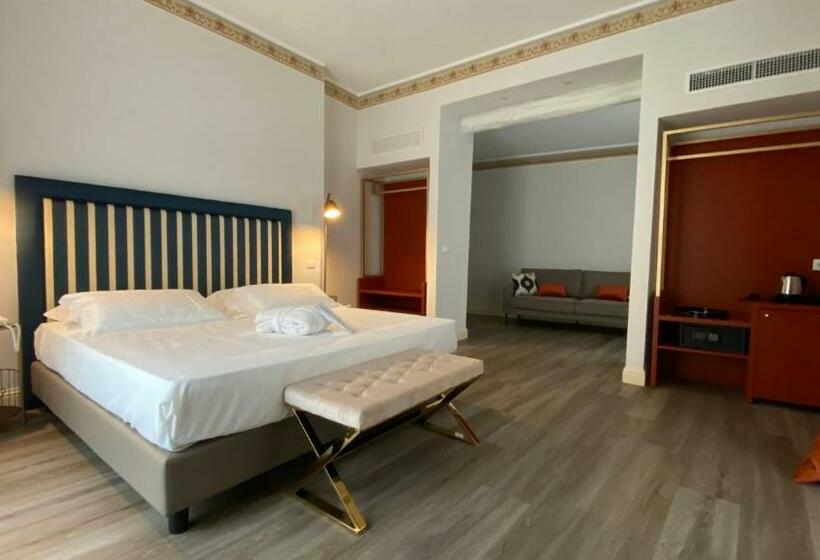 اتاق لوکس با چشم‌انداز دریا, Lanterne Magiche Ortigia Suites