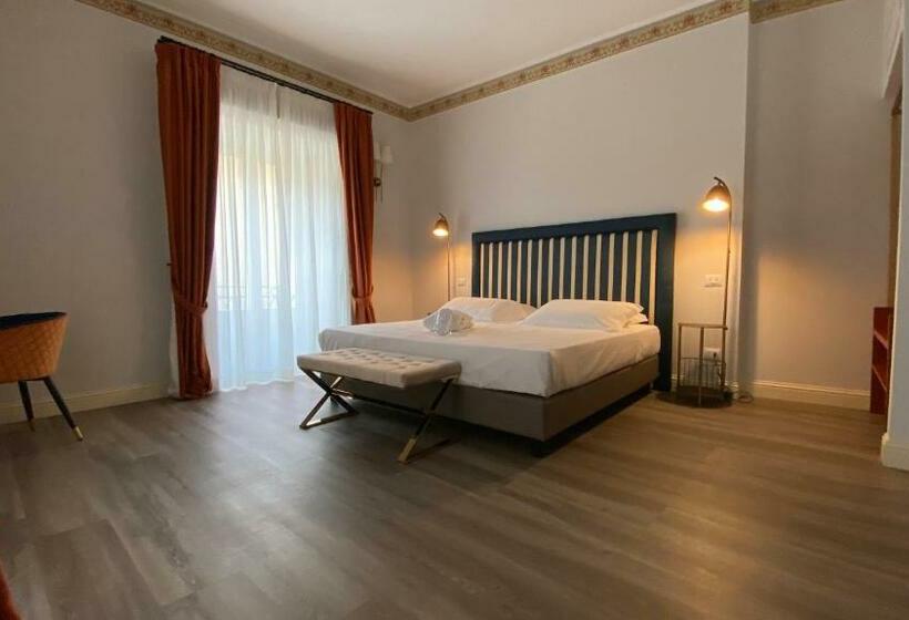 اتاق لوکس با چشم‌انداز دریا, Lanterne Magiche Ortigia Suites