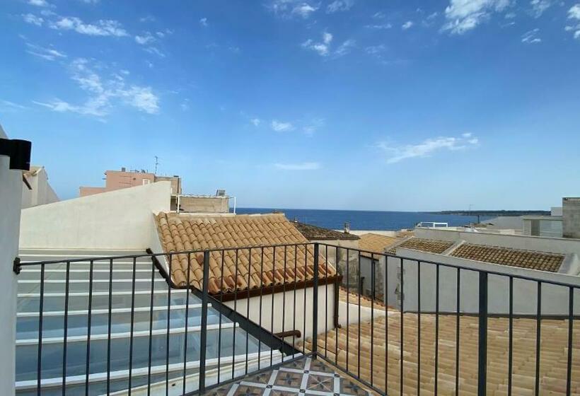 اتاق لوکس با چشم‌انداز دریا, Lanterne Magiche Ortigia Suites