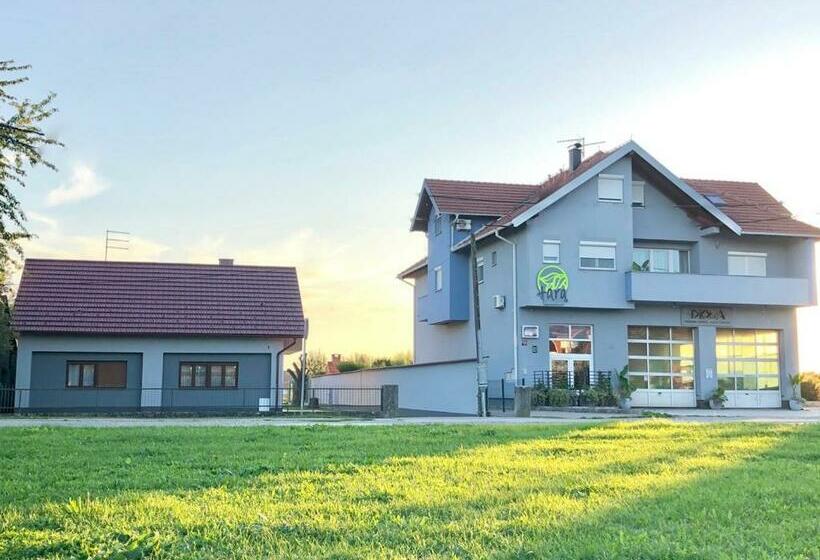 اتاق استاندارد با چشم‌انداز باغ, B&b Tara Garden