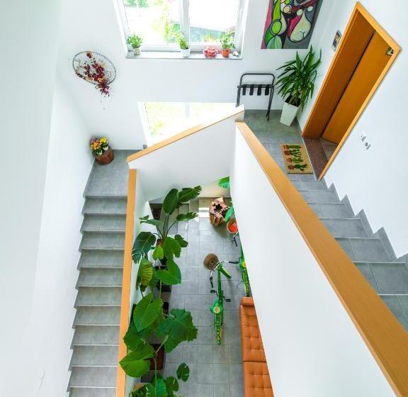 اتاق استاندارد با چشم‌انداز باغ, B&b Tara Garden