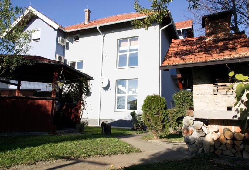 اتاق لوکس با چشم‌انداز, B&b Tara Garden