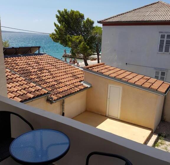 Четырехместный Номер Стандарт с Балконом, Bed And Breakfast Miramar