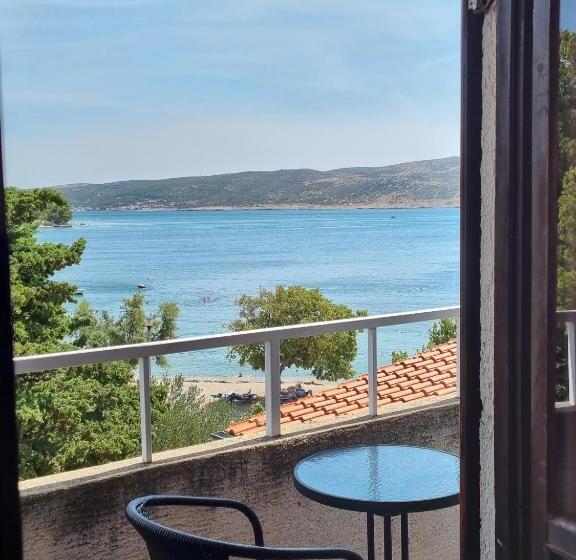 Четырехместный Номер Стандарт с Балконом, Bed And Breakfast Miramar