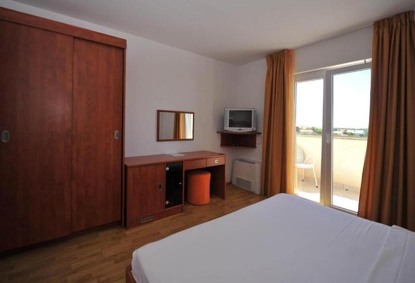 4인용 스탠다드 룸, Bed & Breakfast Jugo
