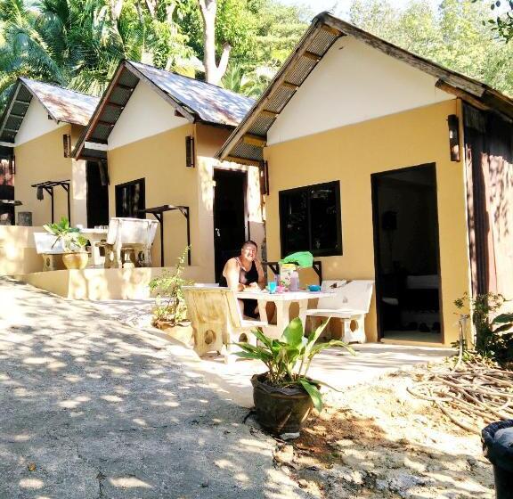 بانگلوی استاندارد, Tuk Tuk Guesthouse