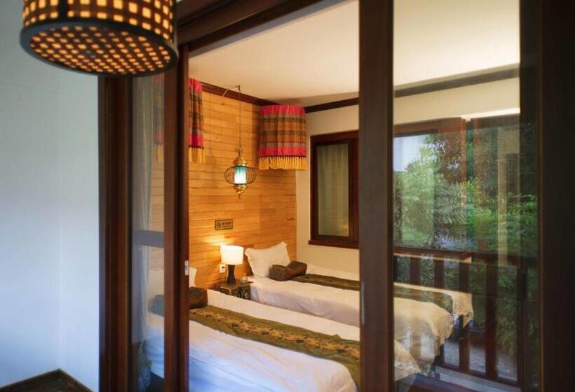 Номер Стандарт с Балконом, Xishuangbanna Elephant Home Guesthouse