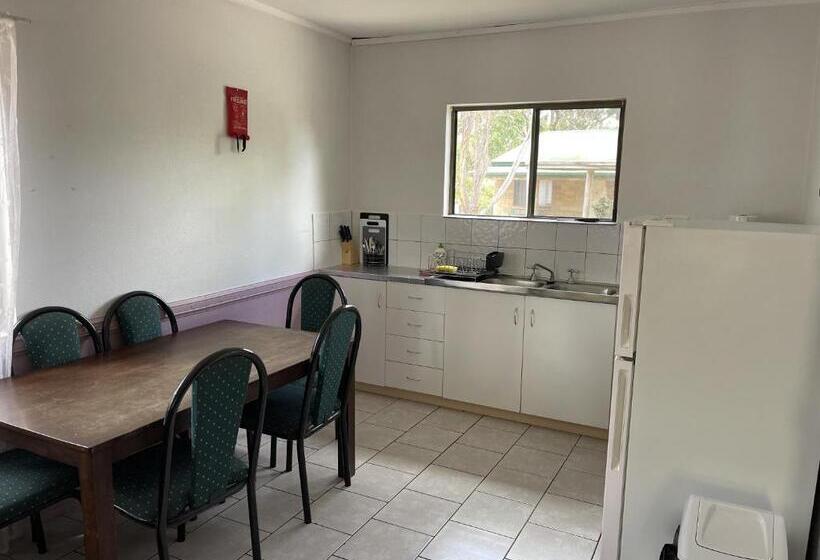 Семейное Бунгало, Murray Gardens Motel