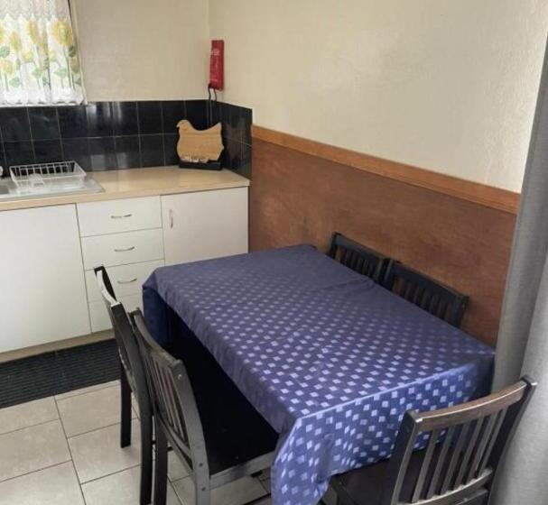 Family Suite, Murray Gardens Motel