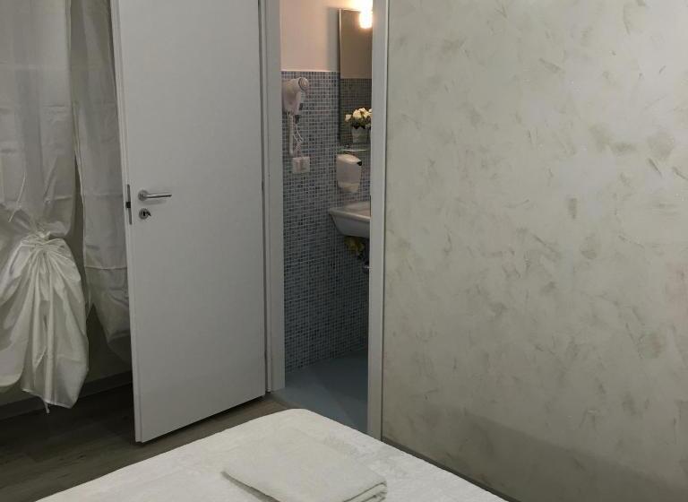 اتاق استاندارد سه نفره, B&b Etnea Palace