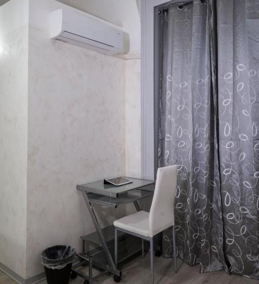 اتاق استاندارد سه نفره, B&b Etnea Palace