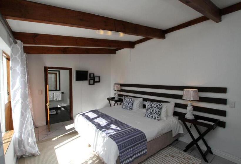 小室, The Whaling Station Guesthouse
