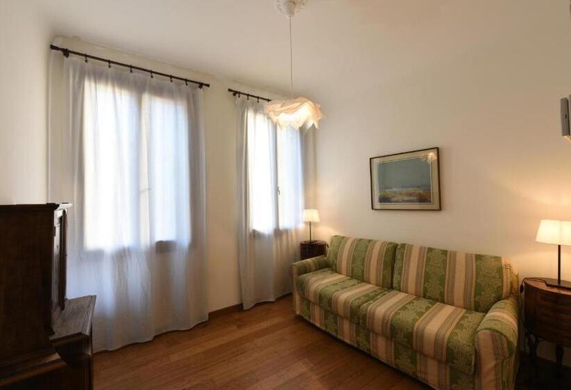 سوییت لوکس, Le Due Corone Bed & Breakfast
