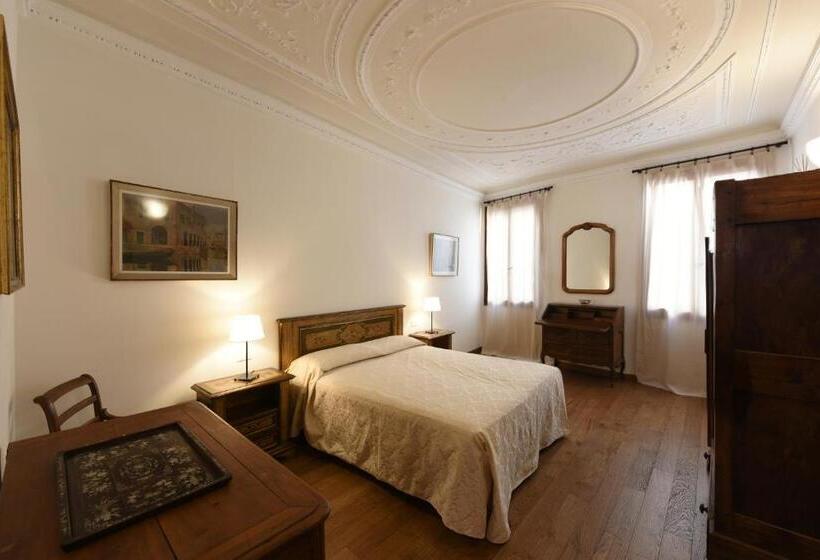 سوییت لوکس, Le Due Corone Bed & Breakfast