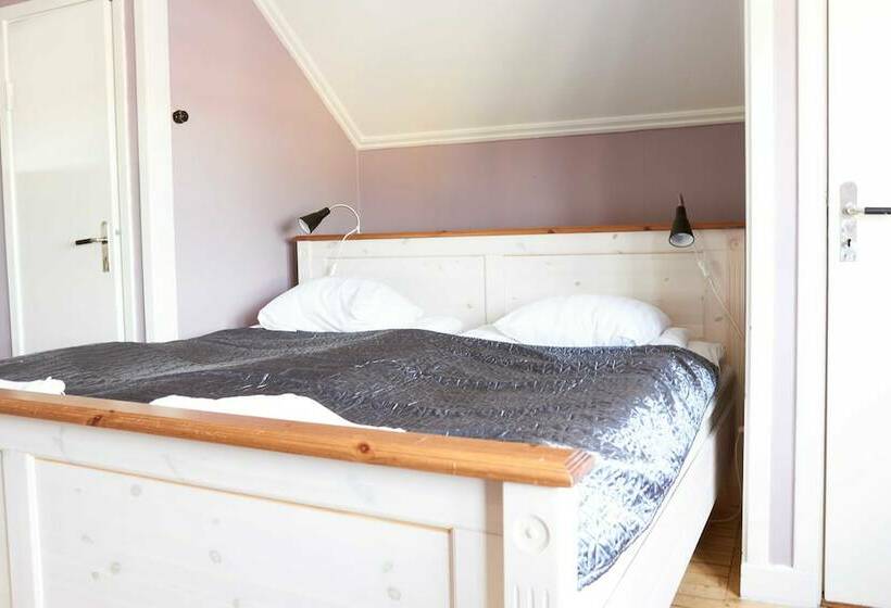 Standard Cuadruple Room Shared Bathroom, Pensionat Augustin