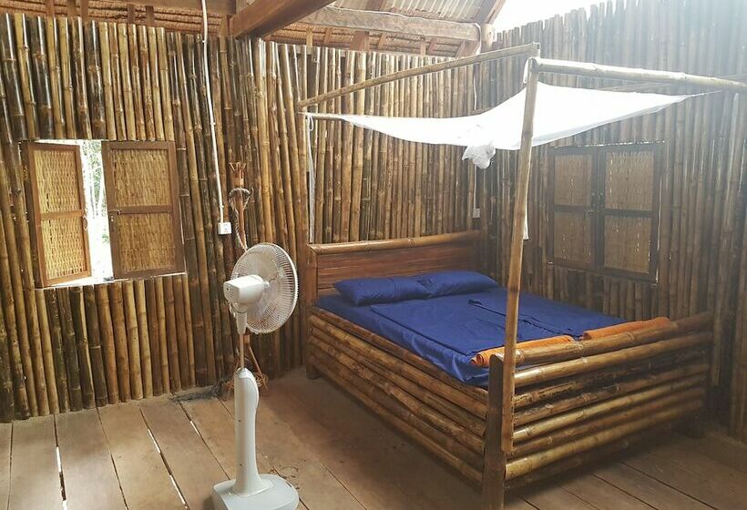 Bungalow Deluxe, Driftwood Hostel And Bungalows