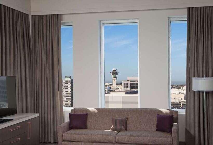 带观景和大床的豪华房间, H Hotel Los Angeles, Curio Collection By Hilton