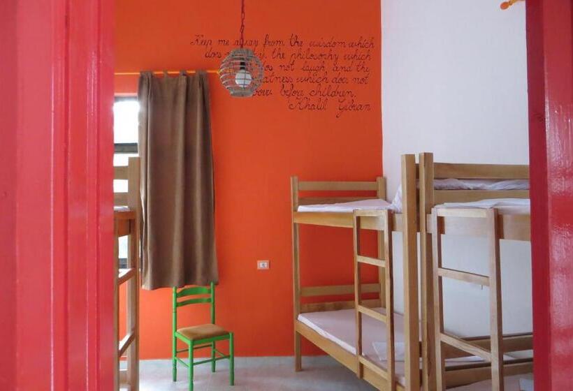 سرير فى غرفة مشتركه, Hostel Durres