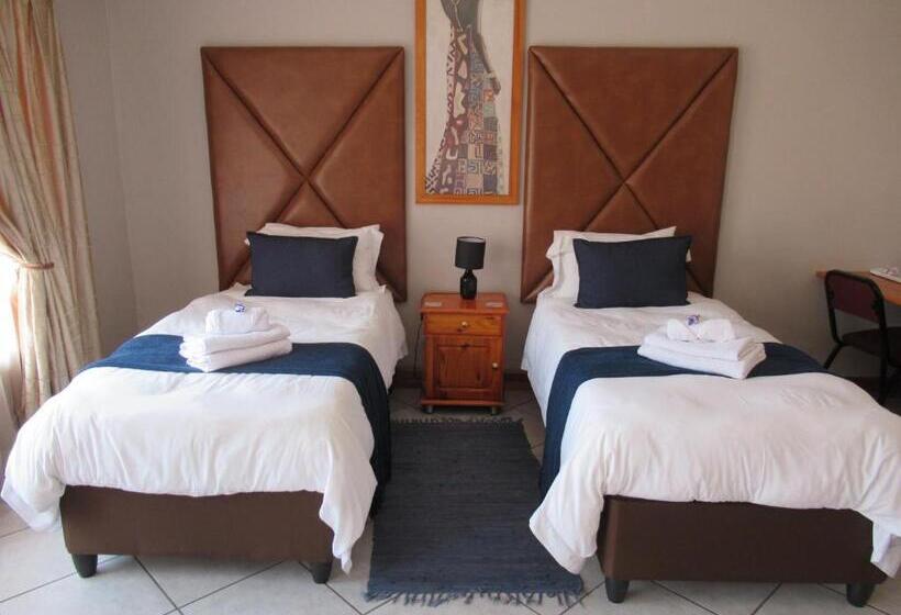 Семейный Номер Совместный Санузел, Faces Guesthouse