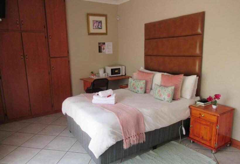 Номер Deluxe, Faces Guesthouse