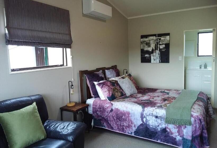 Номер Deluxe, Chris And Dave's B & B