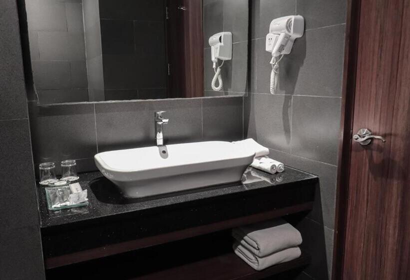 Номер Deluxe, Golden Tulip Essential Makassar