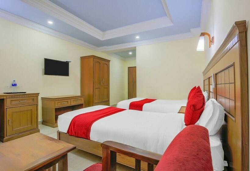 اتاق لوکس, Lacoul Inn