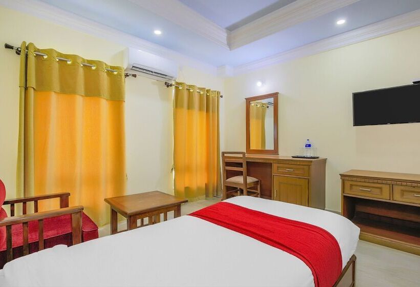 اتاق لوکس, Lacoul Inn