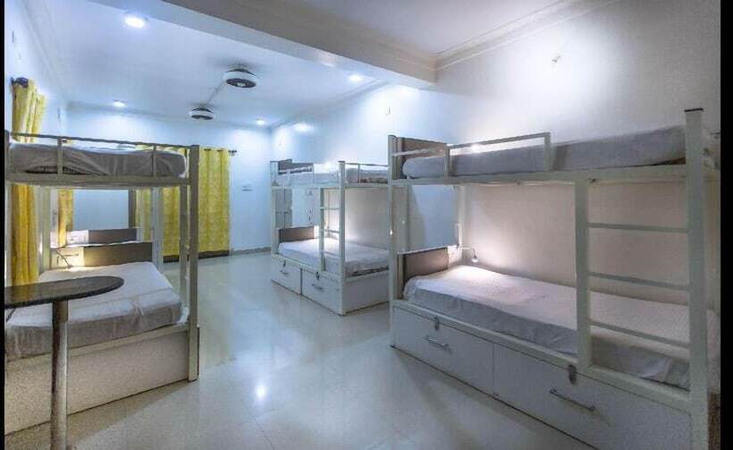 Кровать в Общей Комнате, Moustache Goa Cowork Hostel