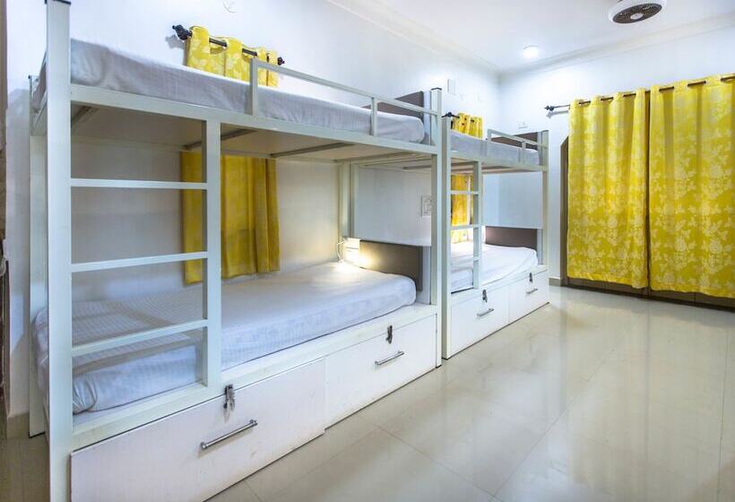 Кровать в Общей Комнате, Moustache Goa Cowork Hostel