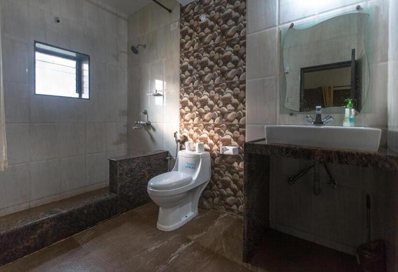 Кровать в Общей Комнате, Moustache Goa Cowork Hostel