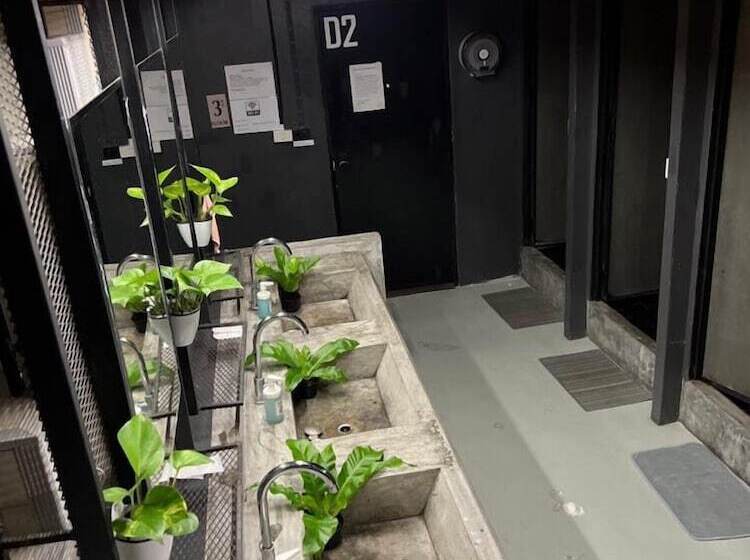 اتاق استاندارد, Hugger Hostel