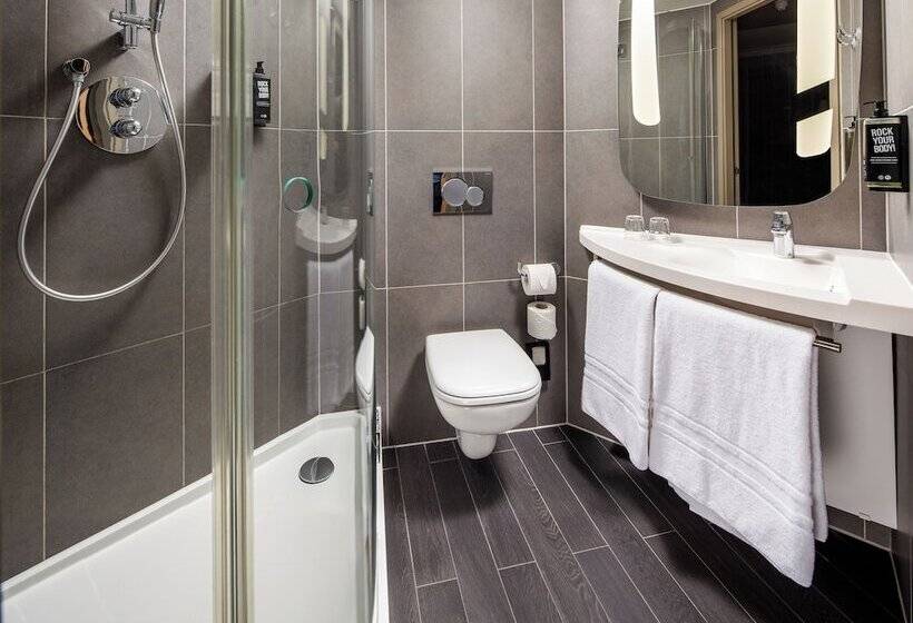Номер Стандарт, Ibis London Canning Town