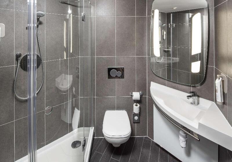 Номер Стандарт, Ibis London Canning Town