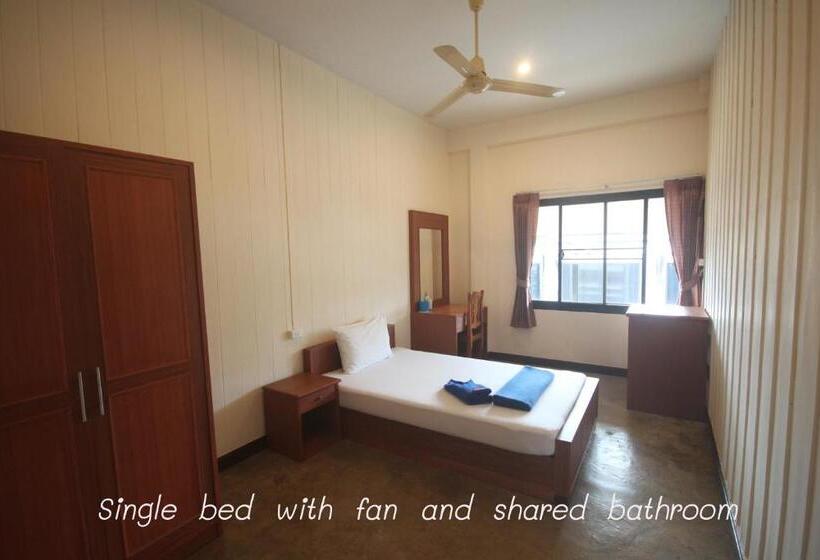 标准单人间共用浴室, Myplace@surat