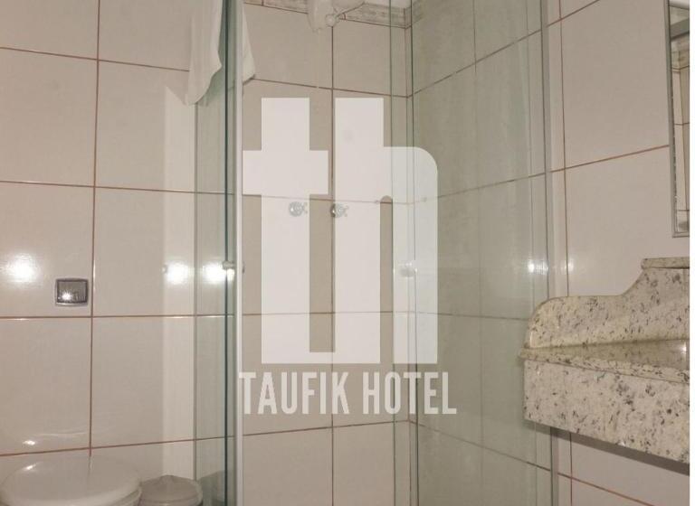 Номер Deluxe, Taufik