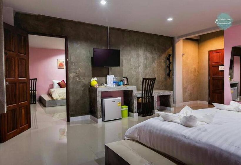 4인용 수피리어 룸, The Guest Hotel Krabi