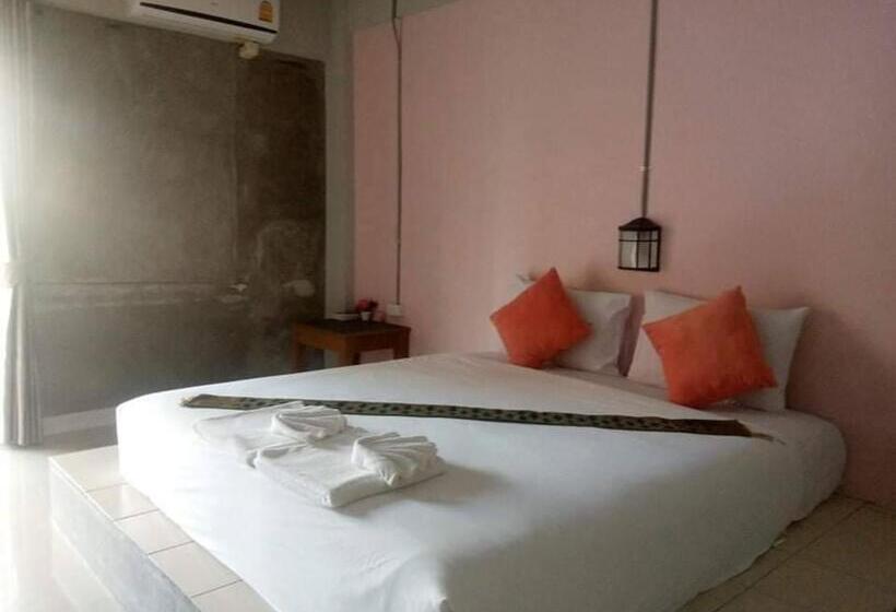스탠다드 발코니 룸, The Guest Hotel Krabi