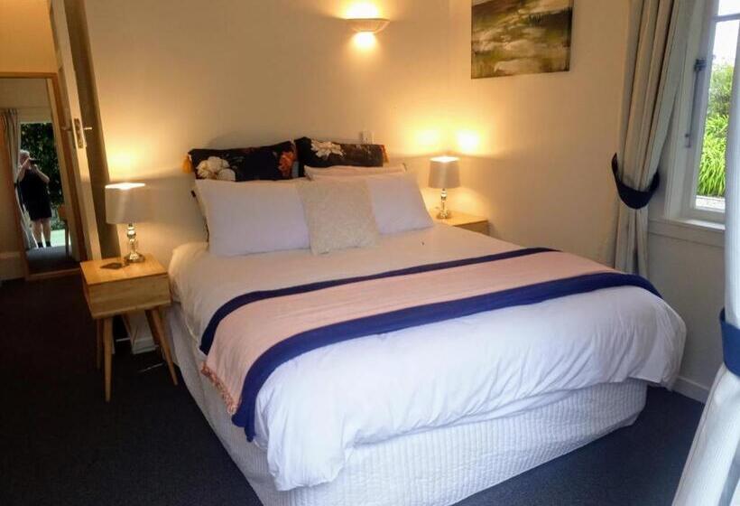Номер Deluxe, Irongate Retreat