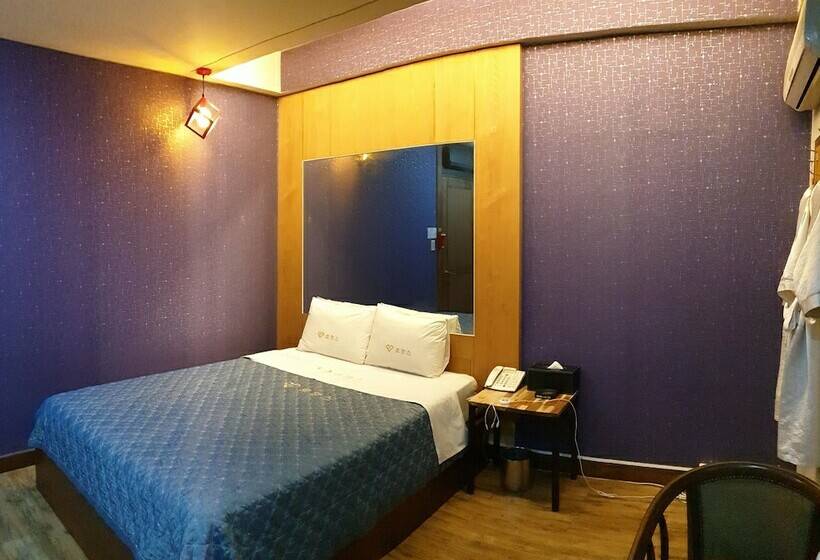 اتاق استاندارد, Romance Motel