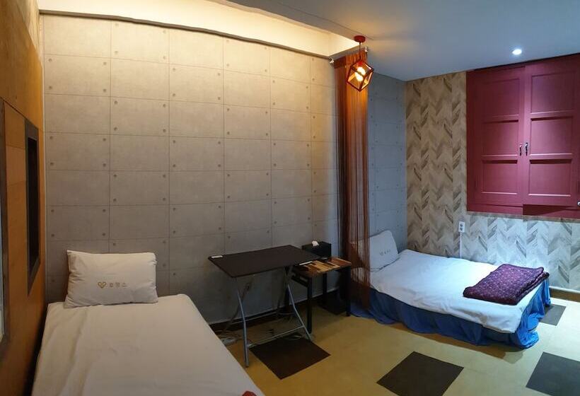 اتاق استاندارد, Romance Motel