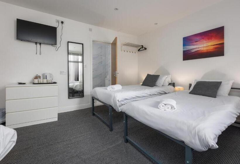 Quarto Quádruplo Estandar, Mojitos Group Hotel Blackpool