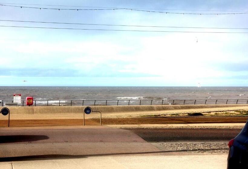 Quarto Familiar Vista Mar, Mojitos Group Hotel Blackpool
