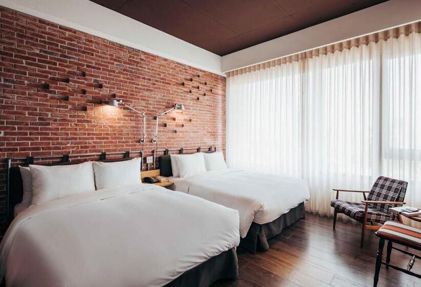 اتاق استاندارد سه نفره, U.i.j Hotel & Hostel