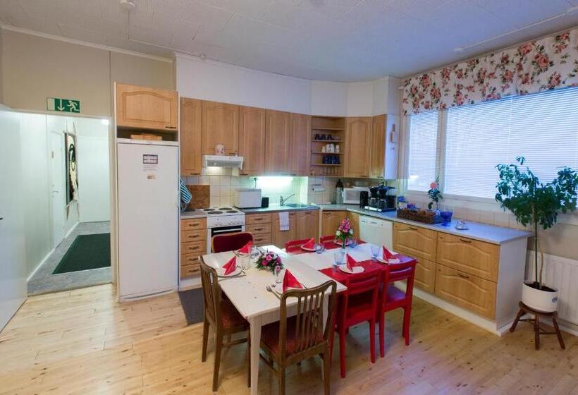 Семейный Номер, Matkustajakoti Kuutamo Guesthouse
