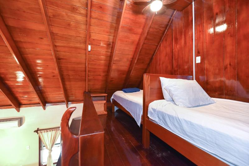 بانگلوی استاندارد, Orchid Bay Resort