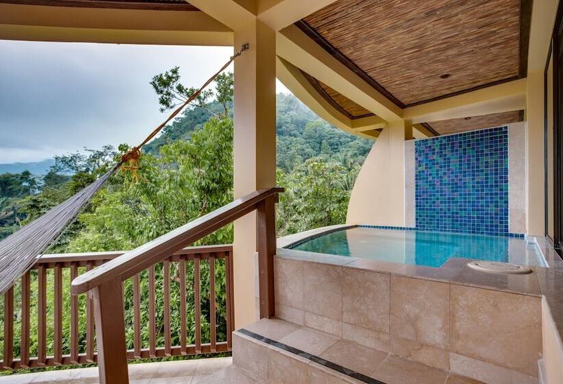 سوییت با چشم‌انداز کوه, Sleeping Giant Rainforest Lodge