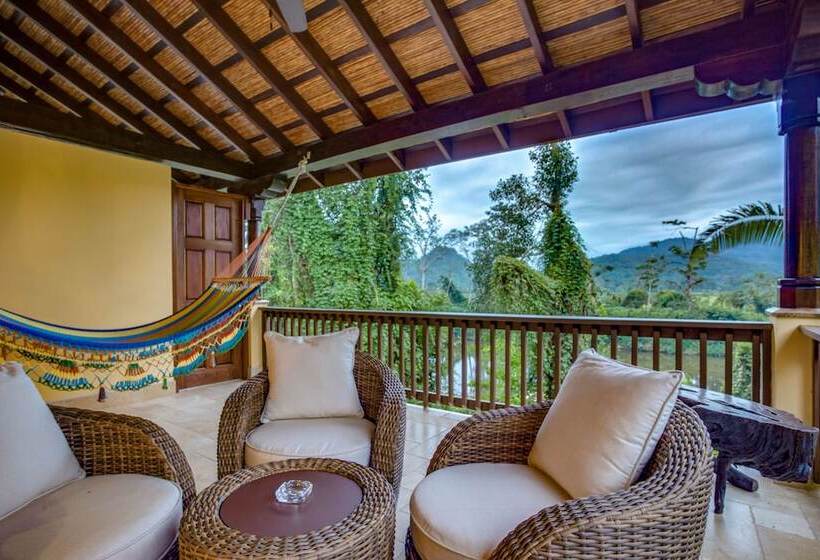اتاق استاندارد با چشم‌انداز رودخانه, Sleeping Giant Rainforest Lodge