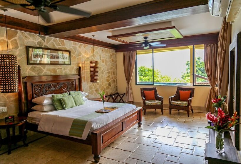سوییت با چشم‌انداز کوه, Sleeping Giant Rainforest Lodge