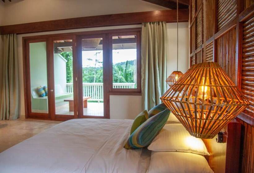 سوئیت با چشم‌انداز رودخانه, Sleeping Giant Rainforest Lodge